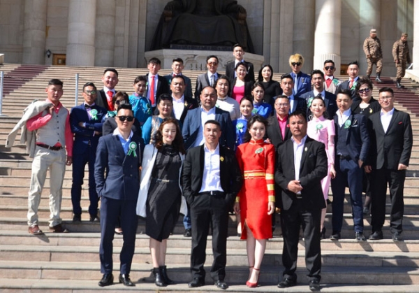 2017 оны төгсөгчид